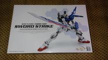 龍桃子  1/100 巨劍型 GAT-X105 攻擊鋼彈...全新品...一元起標無底價!!