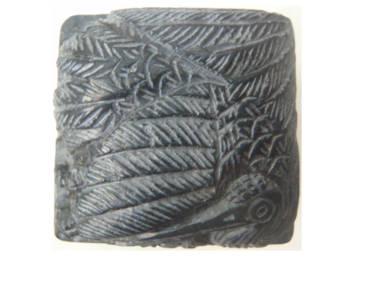 黑色石雕印章[鳳](不明黑色石，刻[華開富貴]章，約3.1 x 3.1 x 4.6公分)